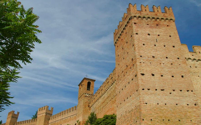 قلعة غرادارا في ايطاليا