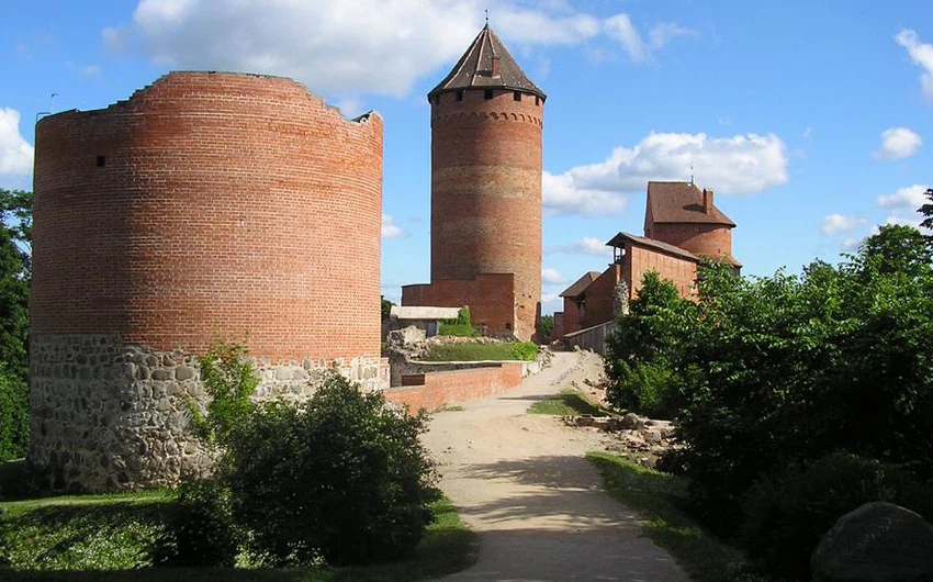 قلعة تورايداس في لاتفيا