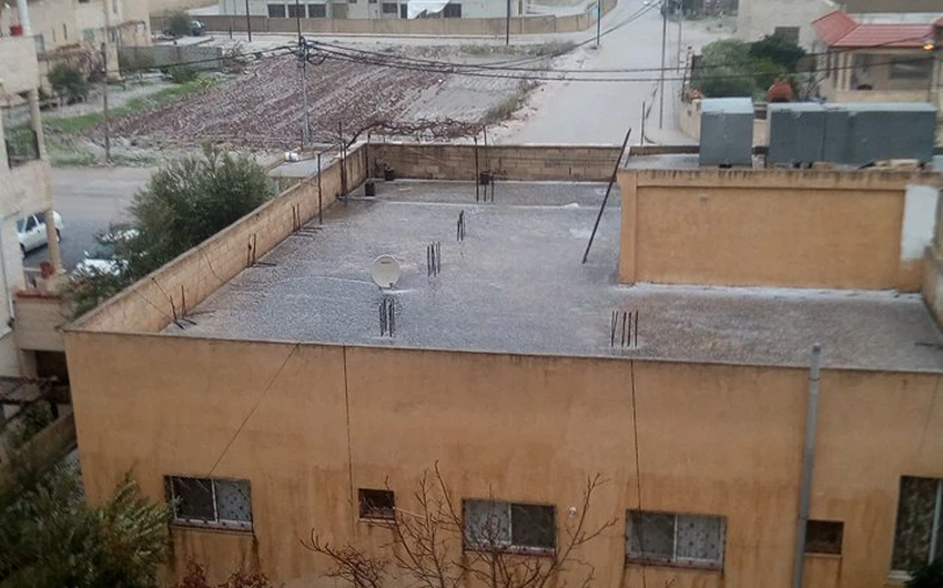 بالصور: تساقط كثيف للبرد في أجزاء واسعة من العاصمة عمّان 