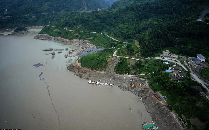 بالصور : العُثور على قرية صينية بعد أن دفنها زلزال تحت المياه قبل 5 سنوات