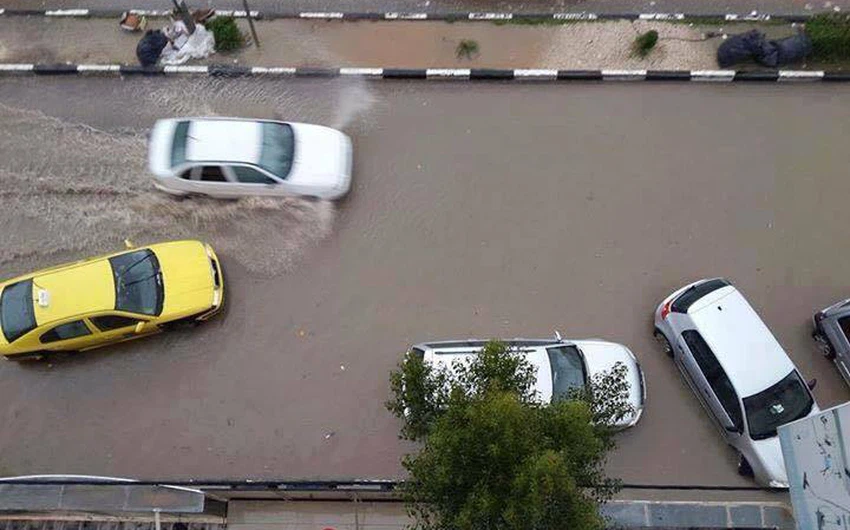 بالصور: الأمطار تغرق شوارع بعض المدن الفلسطينية 