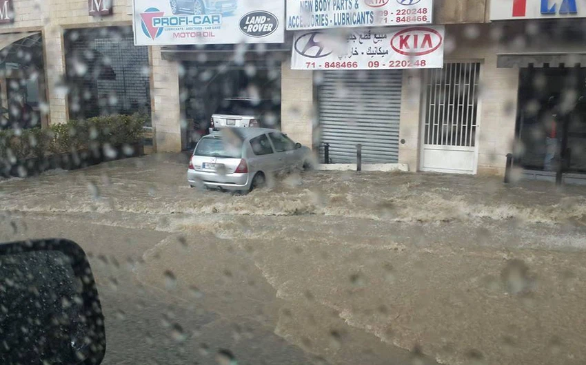 غرف التحكُم المروري في لبنان أعلنت عن وقوع 6 إصابات بسبب الأمطار الشديدة 