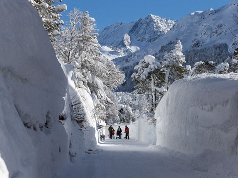 بالصور تراكم الثلوج في جبال الألب في إيطاليا يتراوح ما بين 180 و