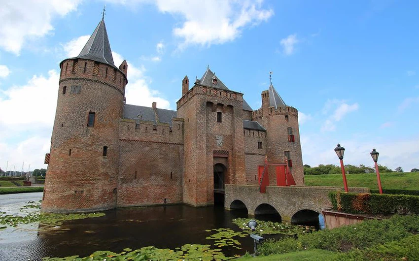 قلعة موديير سلوت في هولندا