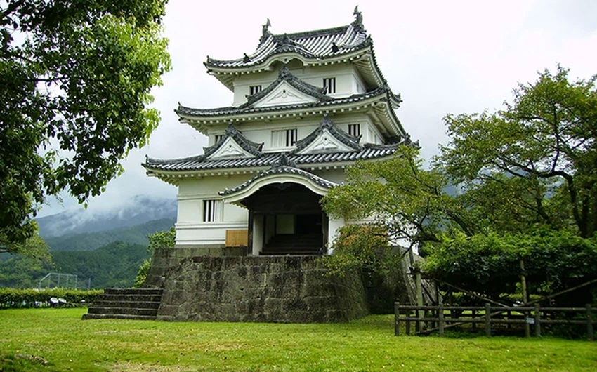 بالصور : قلعة يواجيما الأثرية في اليابان من اجمل القلاع 