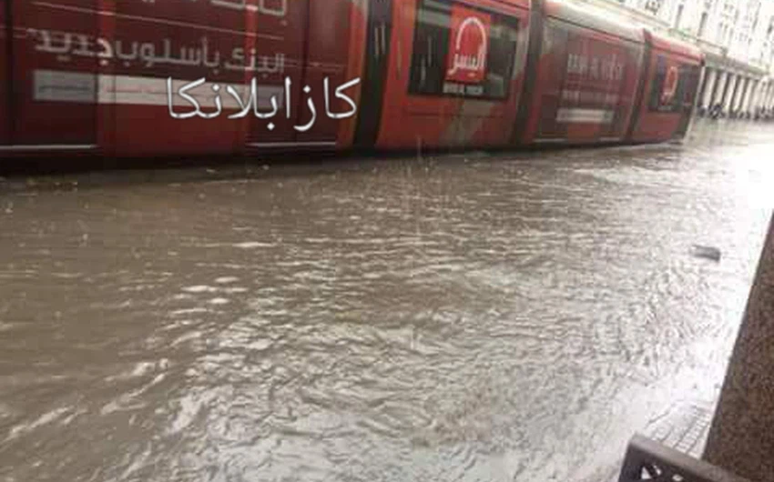 بالصور .. الفيضانات في شوارع المدن المغربية بعد الأمطار الغزيرة