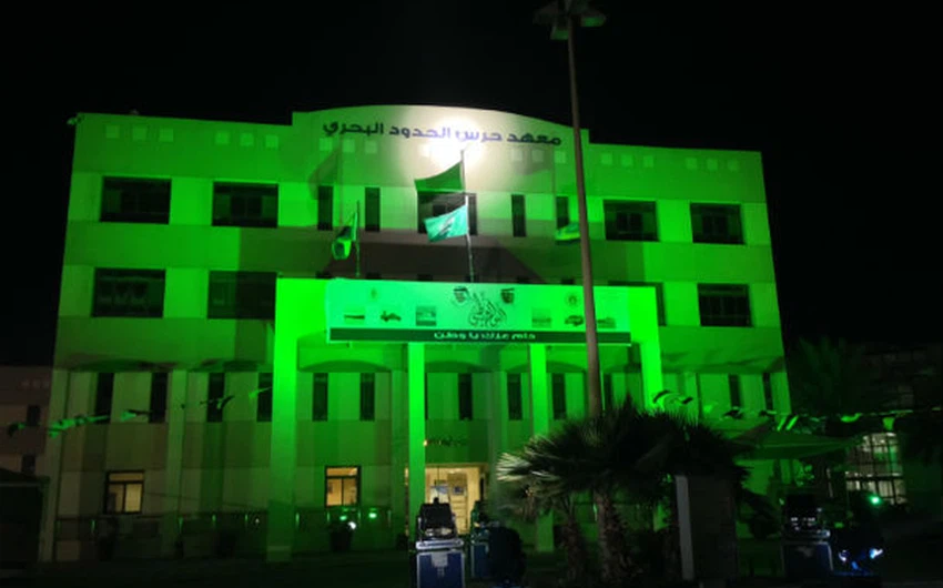 إضاءة معهد الحدود البري في جدة بالأخضر