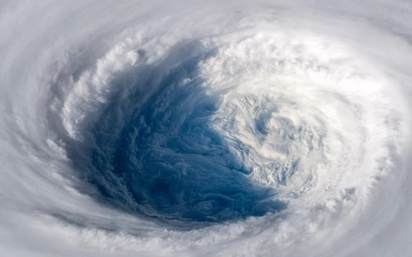 صور مذهلة من محطة الفضاء الدولية للإعصار ترامي ( المحيط الهادئ )