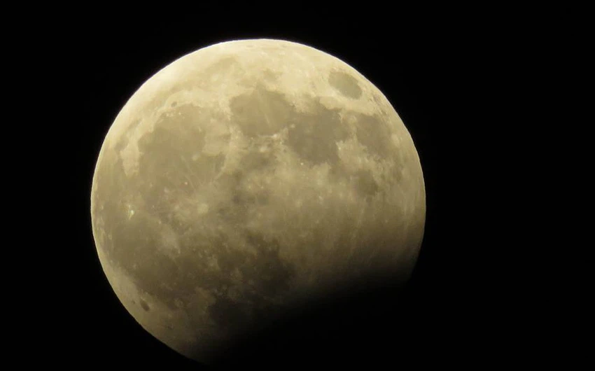 Photos .. une éclipse partielle dans le ciel des pays arabes