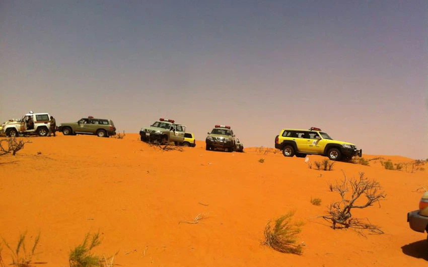 بالصور : العُثور على شخصين تاها بالصحراء في تمير و قد توفي أحدهما
