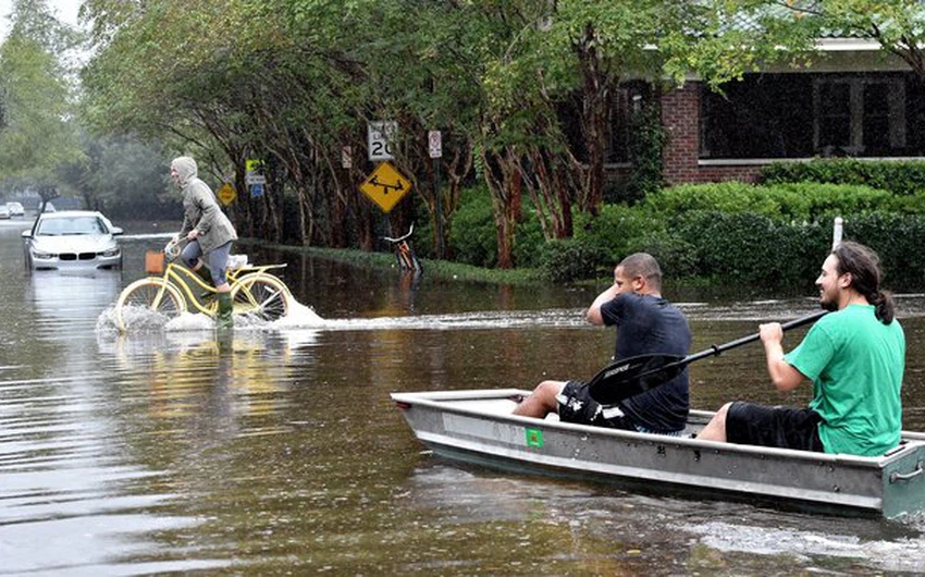 شوارع ومنازل ولاية ساوث كارولاينا تغرق إثر الأمطار الغزيرة
