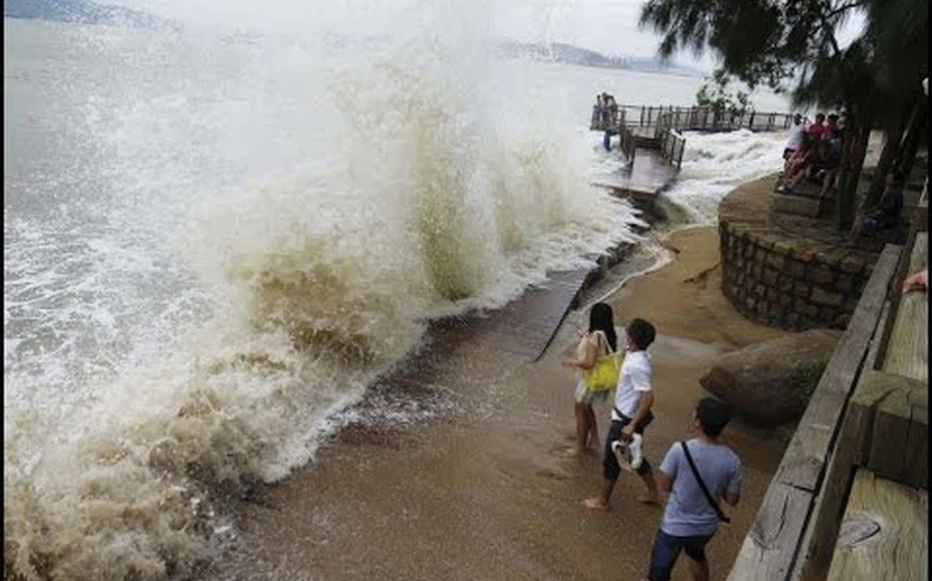 بالصور : الإعصار " راماسون " يصبّ غضبه على جنوب الصين ويتسبب بمصرع 14 شخصاً