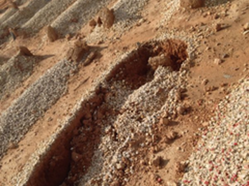 بالصور انهيار المئات من القبور بمقبرة حي النسيم في الرياض جراء غزارة الامطار طقس العرب