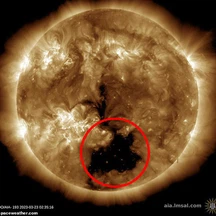 Qu'est-ce qu'un trou coronal ?