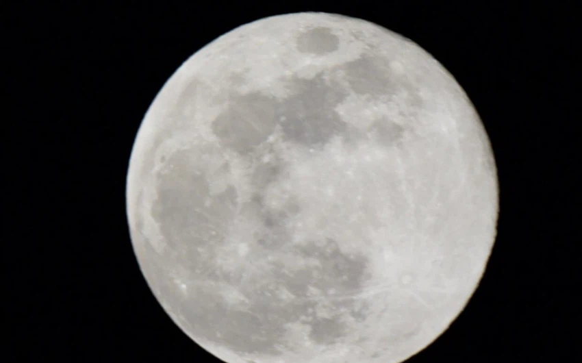 بالصور | القمر العملاق الأخير خلال العام 2020 يُزين سماء العالم 