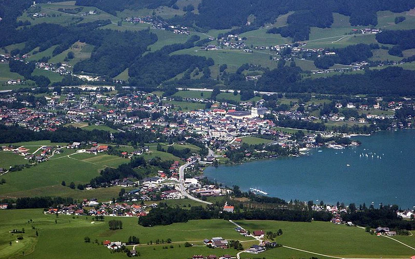 تعرّف بالصور على بحيرة ومدينة موند سي في النمسا