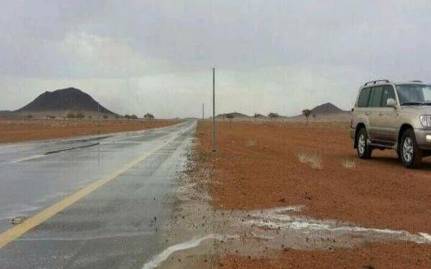 بالصور : البروق و الأمطار ترسم اللوحات بسماء السعودية و توقعات بالمزيد خلال الفترة القادمة  
