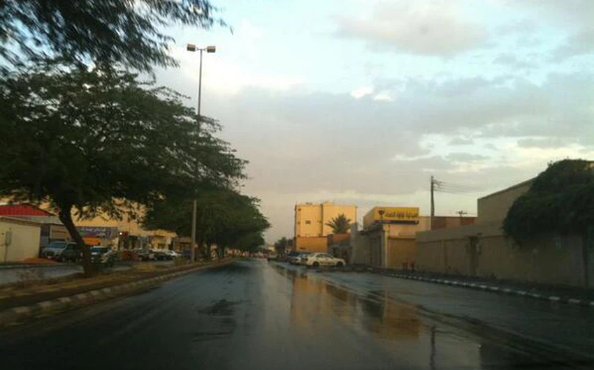 أمطار على حي صلاح الدين في مدينة حائل