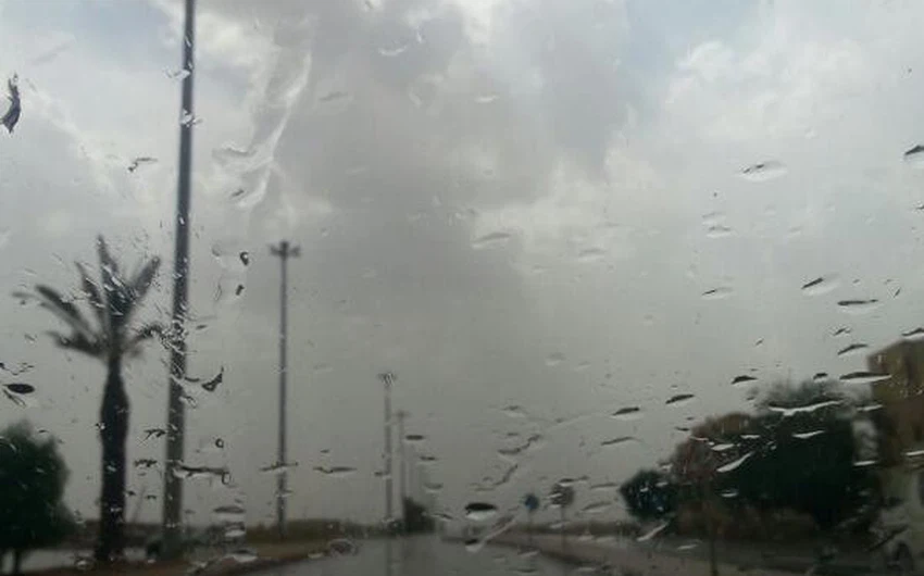 بالصور : بداية هطول أمطار غزيرة على بعض أحياء الرياض بعد ظهر الأربعاء