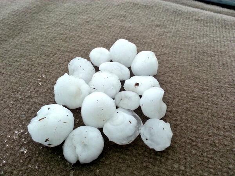 بالصور حبات البرد بحجم كرة الجولف بمنطقة الشفا في الطائف طقس العرب