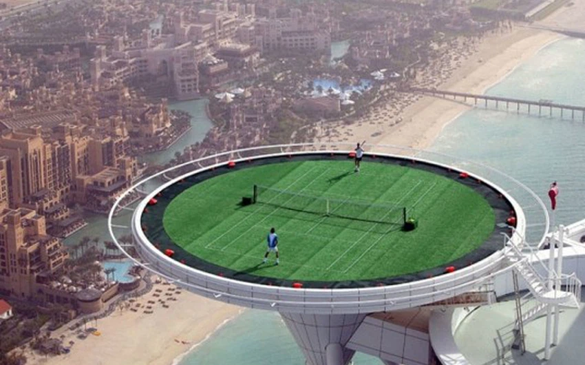 ملعب كرة المضرب في برج العرب