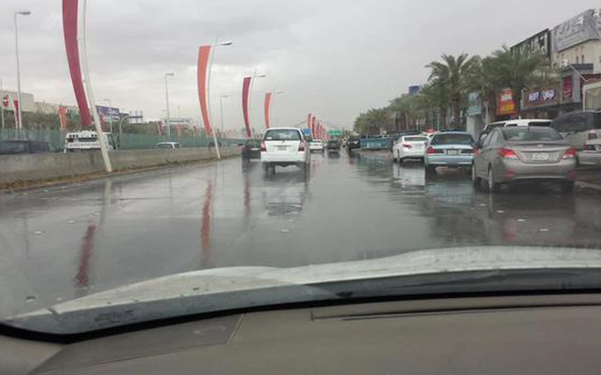 أمطار رعدية على مناطق متفرقة من الرياض الأحد 