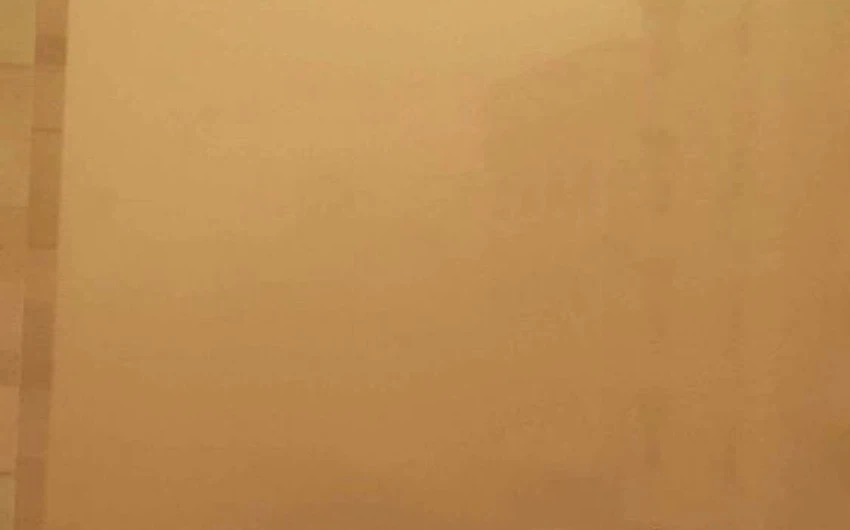 بالصور: عاصفة رملية جدارية تضرب مدينة جدة
