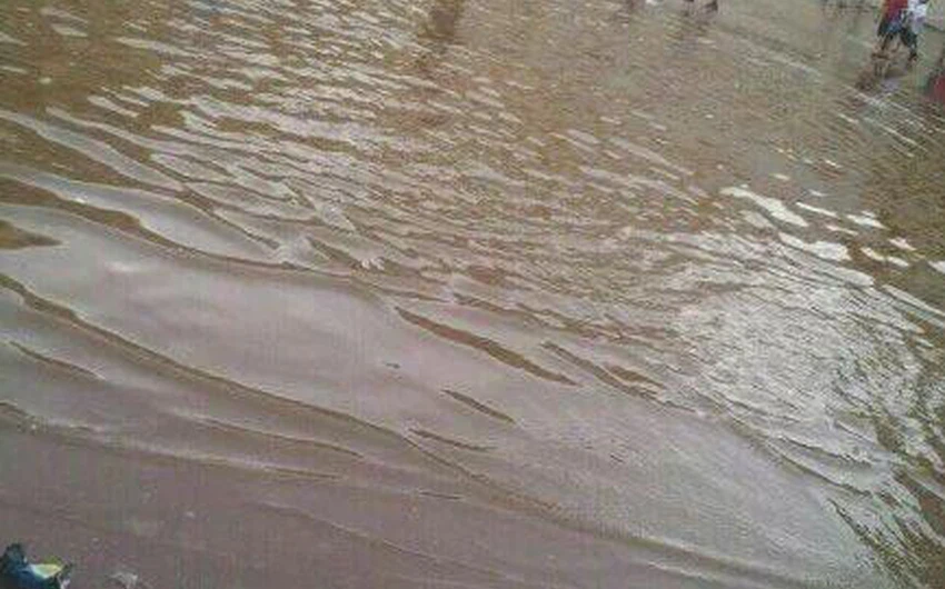 بالصور: موجة أمطار عارمة تغرق طرقات الكويت