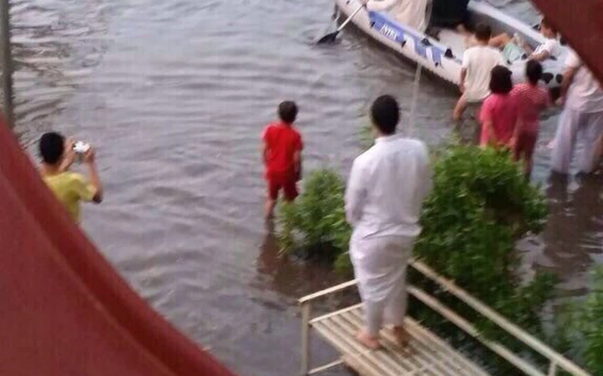 بالصور: موجة أمطار عارمة تغرق طرقات الكويت