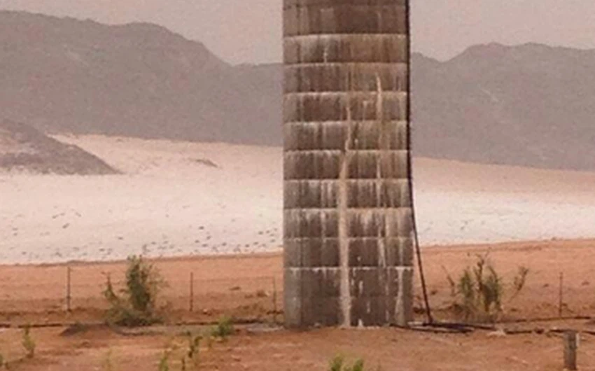 بالصور: برد بأحجام كبيرة يزين صحراء الجلف شمال حائل 