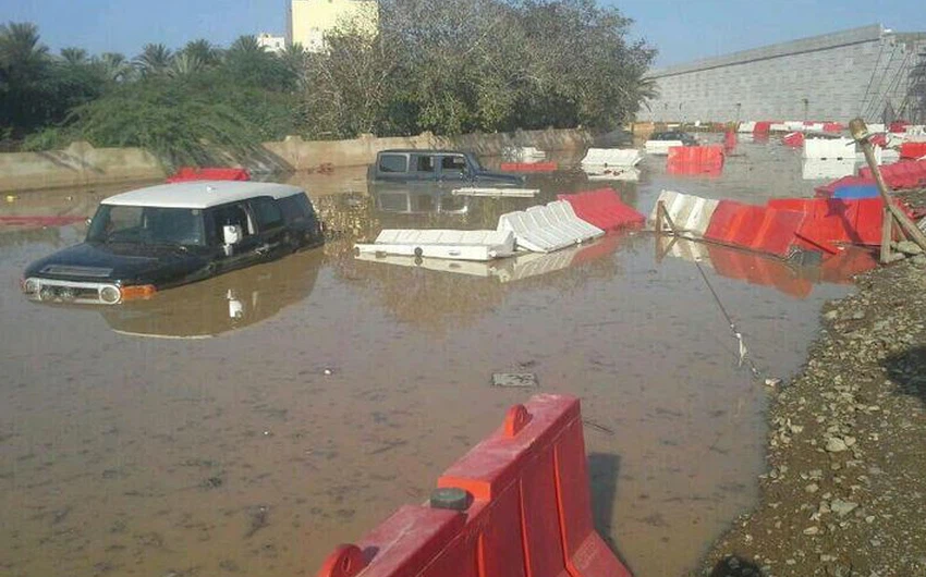 بالصور: الفيضانات تجتاح  أجزاء ولاية صحار بعُمان بعد موجة قوية من الأمطار