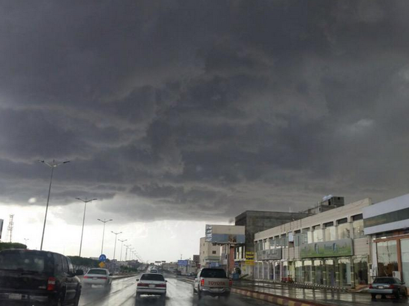 بالصور شاهد الكارثة التي حدثت اليوم في خميس مشيط جراء الهطول الغزير للامطار طقس العرب