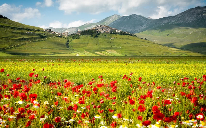 Get away from the cities, and these are 6 famous tourist villages in Italy
