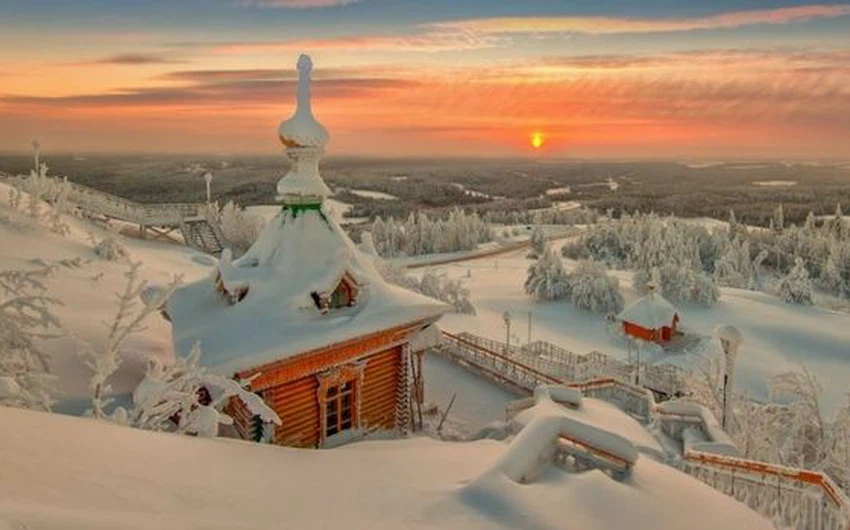 صور جميلة لقرية روسية دفنتها الثلوج بعد عاصفة ثلجية 