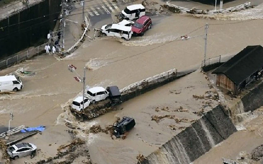 أكثر من 150 قتيل بأكبر كارثة طبيعية تهز اليابان منذ سنوات..فيضانات وسيول مدمرة