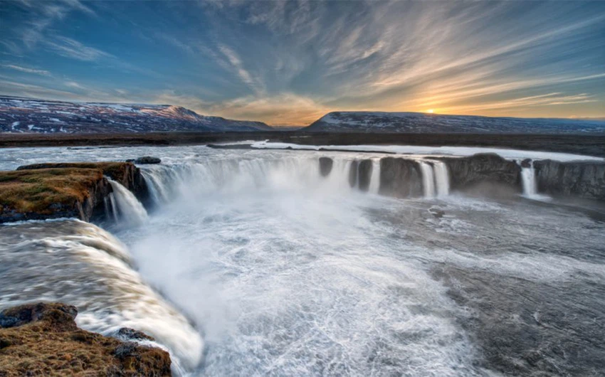 30 صورة رائعة و 10 شلالات مدهشة في آيسلندا