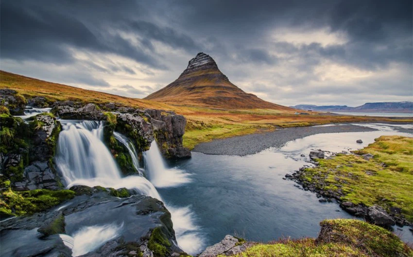 30 amazing photos and 10 amazing waterfalls in Iceland