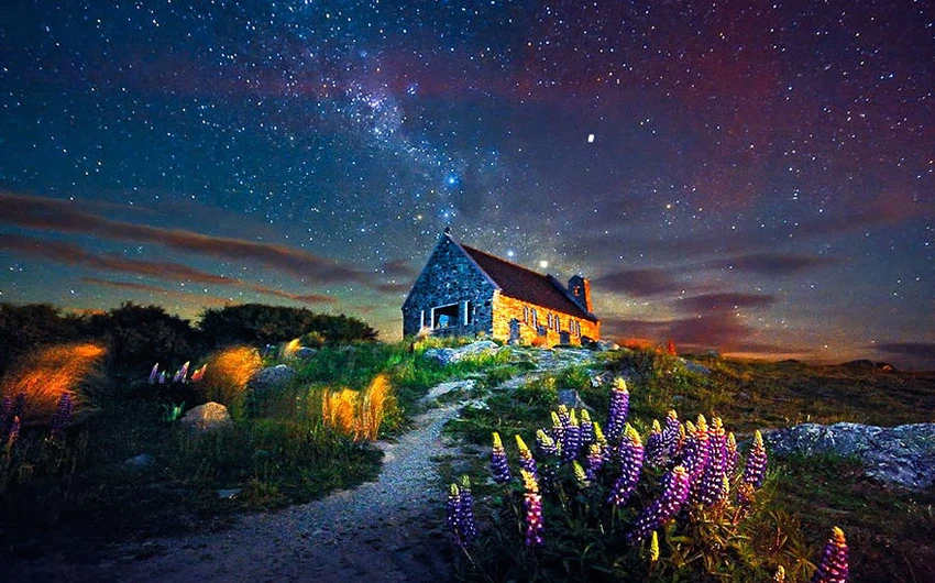 منزل قرب بحيرة تيكابو في نيوزيلندا