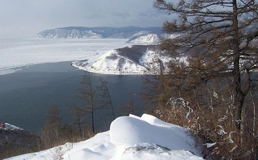 بحيرة بايكال في قلب سيبيريا.. لمحبي التفرد والمغامرة فقط