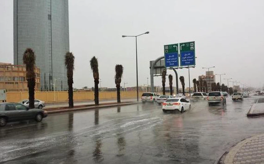 أمطار صباحية غزيرة في الرياض