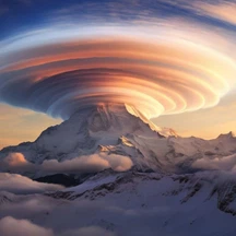 What type of cloud is often described as having a lenticular or lens-shaped appearance and is associated with mountain waves?