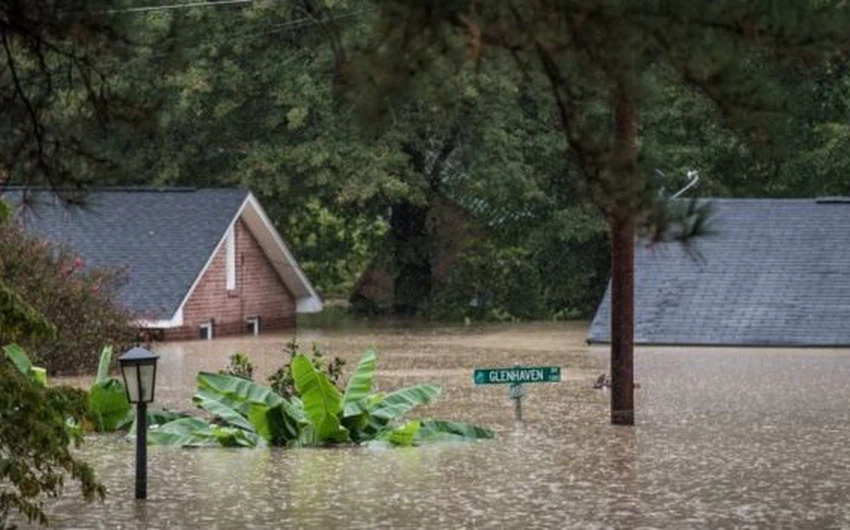 شوارع ومنازل ولاية ساوث كارولاينا تغرق إثر الأمطار الغزيرة