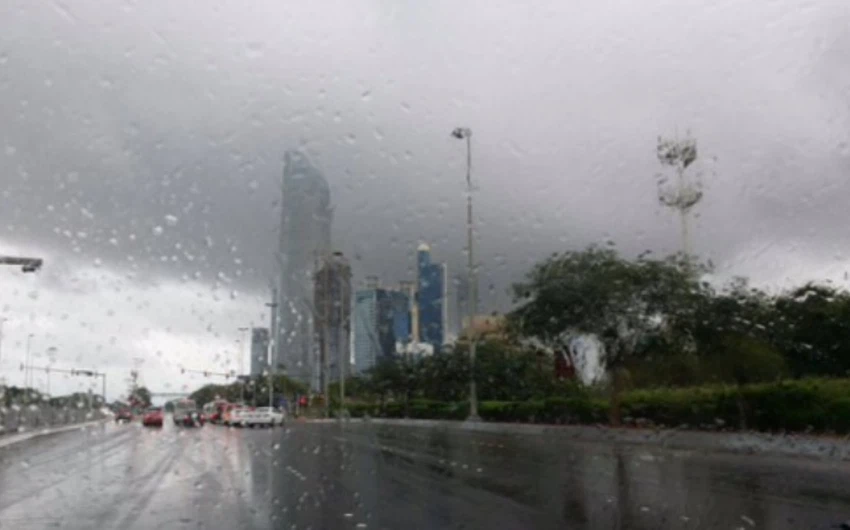 بالصور.. أمطار الخير تزور مناطق واسعة من الإمارات