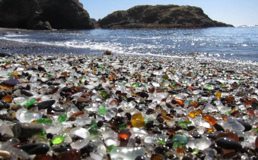 شاطئ الزجاج في كاليفورنيا
