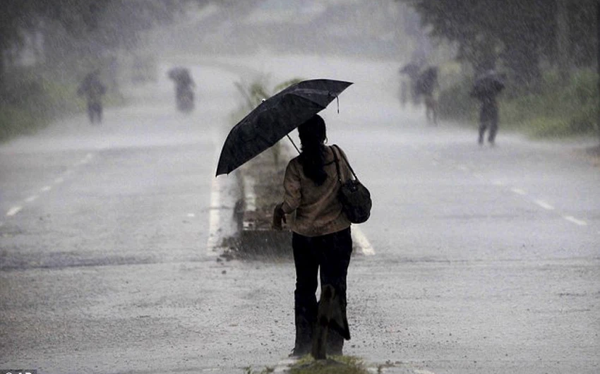 الإعصار فيلين يضرب شرق الهند بكل قوة جالباً معه رياحاً  هوجاء و أمطاراً شديدة