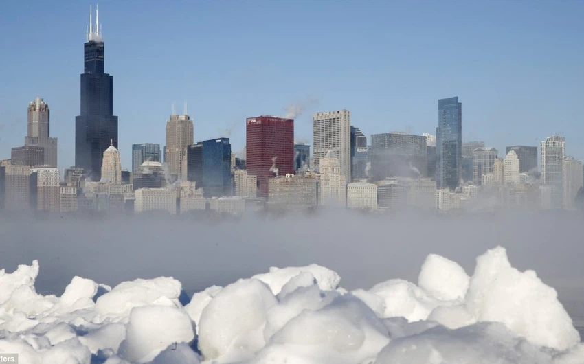 بالصور : أمريكا تتحوّل إلى قالب من الجليد .. خسائر كبيرة و شلل في مظاهر الحياة العامّة