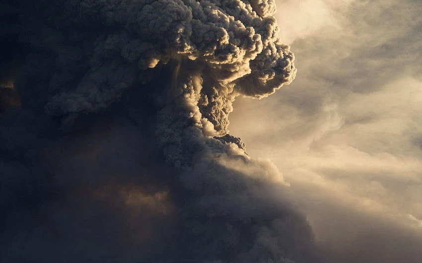 لقي ما لا يقل عن 16 شخص مصرعهم بعد ثوران بركان سينابونغ