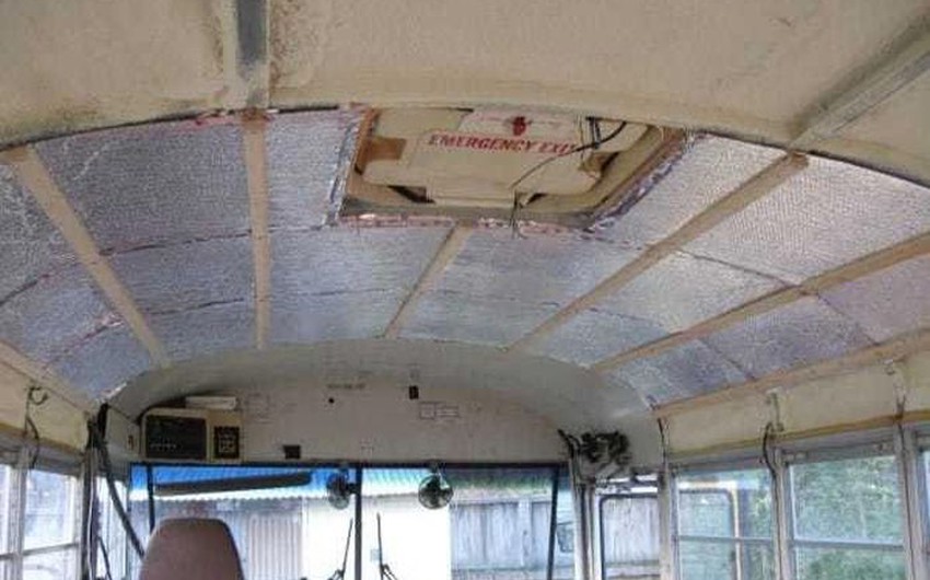 بالصور امرأتان تحولان باص مدرسة قديم لبيت متنقل رائع طقس العرب طقس العرب