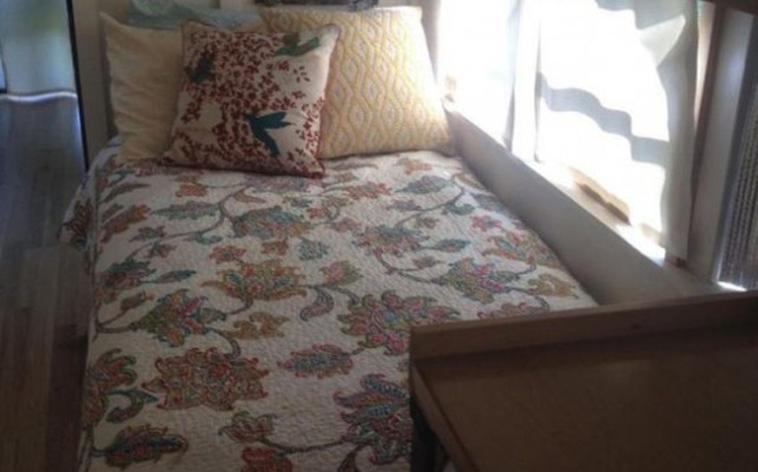 بالصور امرأتان تحولان باص مدرسة قديم لبيت متنقل رائع طقس العرب طقس العرب