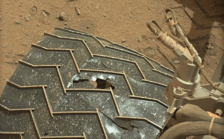 ناسا تقف عاجزة عن إصلاح عجلات مركبتها القابعة على سطح المريخ 